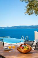 Crystal Holiday Home - B&B Čelina
