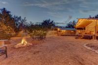 Nature Glamping Stay with Fire Pit - Bed and Breakfast Johnson City