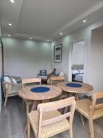 Sea'Amore - Modern & Luxury Apartment - 7mins walk to Flic en Flac Beach - Covered Parking - WiFi - Easy Living & Self Catering with Premium Amenities - B&B Flic en Flac