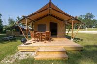 A Calm and Cozy Lakeside Glamping Retreat Awaits - B&B Onalaska