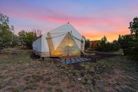 Unplug & Recharge Cozy Off-Grid Glamping - B&B Valle