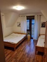 Dreibettzimmer mit Bergblick