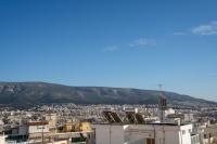 Rooftop Penthouse with City & Mountain Views, Private Parking - Next to the Metro - Ferienwohnung Athen