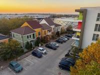 Airport Residence - Apartment Across From Otopeni Airport - Bucharest - B&B Otopeni