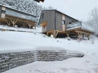 3 Chalets avec vue imprenable et SPA - B&B Queyrières