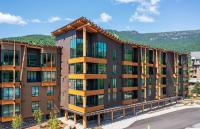 411 Spruce Peak Stowe Mountain Resort New Treehouse unit Ski in Ski out 4 bed sleeps 12 - Chambres d'hôtes Stowe