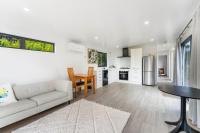 Deckside Escape - Lake Taupo Holiday Home - B&B Turangi