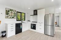 Deckside Escape - Lake Taupo Holiday Home - B&B Turangi