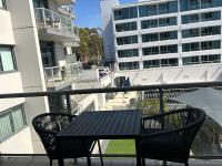 THE WATERFRONT APARTMENTS 1 Bedroom Executive Apartment with Courtyard Views located on the Geelong Waterfront - 4401 - Chambres d'hôtes Geelong