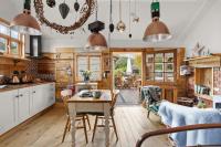 Porth Chapel- Pet Allowed - Free WiFi & Parking - Fireplace - B&B Newlyn