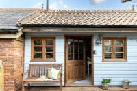 Porth Chapel- Pet Allowed - Free WiFi & Parking - Fireplace - B&B Newlyn
