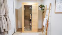 Modern 4BR Retreat - Sauna, Arcade & Fire Pit - Bed and Breakfast Minneapolis