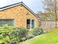 Lovely 4-bed home sleeps 8 Nr Bolton Stadium & M61 - Chambres d’hôtes Blackrod