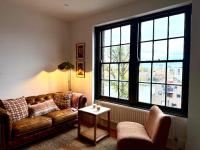 Modern Victorian 2BR Apt - Water & City Views - B&B Londra