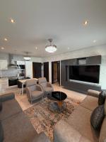 Shadow Suite at Signature - 2BD 2BR Apartment - Bed and Breakfast Accra