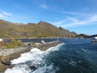 Waterfront Villa with Private Dock in Lofoten - B&B Moskenes