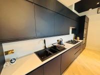 Modern New Build Flat Just 300m -Tube Station - B&B Whetstone