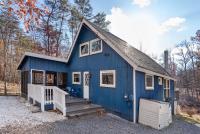 Dog-Friendly Chalet in The Woods Resort w Fire Pit - Bed and Breakfast Hedgesville