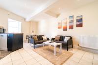 Stylish 2 Bed Flat - 1 Bath - Parking - Harbour and Centre - B&B Folkestone