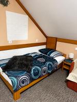 Tweepersoonskamer met 2 Aparte Bedden en Eigen Badkamer