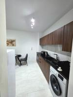 5mins from the beach,10mins from LC airport Aurelia Suite - B&B Larnaka