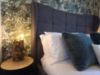 STYLISH & SPACIOUS 4 BEDROOM HOUSE - FREE DRIVEWAY PARKiNG - B&B Shrewsbury