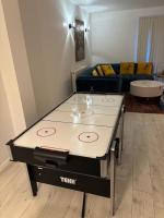 5 bedroom 3 BR, Parking, Netflix, Pool table, Wifi, Contractors,NHS,Families welcome - Ferienwohnung West Bromwich