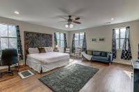 Charming 2BD - Billiards Near Lady Bird Lake & DT - B&B Austin