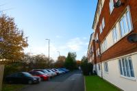 Spacious 3 Bedrooms 7 Beds Maisonette with 1 Bathroom 1WC 4 Smart TV's with Adaptable Lounge Area Tram access near Salford Quays and MCR City Centre - Chambres d'hôtes Manchester