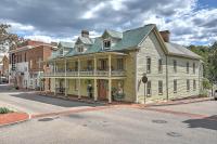 The Russell Room at The Historic Eureka Inn and Event Center - Bed and Breakfast Jonesborough