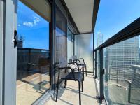 DT Cozy 1B1B with Den near UofT and Bay St - B&B Toronto