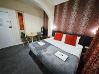 Southsea Ground-Floor Studio Apartment with Free Private Parking - B&B Portsmouth