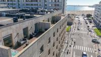 Luxury Rooftop Apartment by LuxiStay – Private Jacuzzi & Sunset Views | Matosinhos - B&B Matosinhos