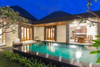 The Banyumas Suite Villa Legian - B&B Legian