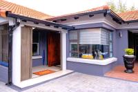 The Hemingway House 14 Resort Pool - B&B Benoni