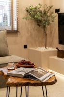 Rustic Boutique Apartment with Live Olive Tree, Private Parking & 1 Gbps Fiber Internet - B&B Athens