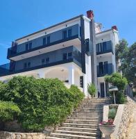 Apartments Solis, 50 m from the sea - Jakišnica - B&B Jakišnica