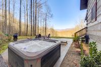 Hot Tub Haven! Mtn-View Home 13 Mi to Bryson City! - Ferienwohnung Whittier