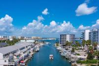 Red Hot Retreat - Updated Holiday Isle Townhome on the Destin Harbor - B&B Destin
