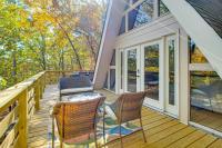 Fairfield Bay Home w/ Pool Access & Boat Slip - B&B Fairfield Bay
