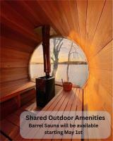 Modern Cabin Retreat l Arbutus Lake l Close to TC! - B&B Traverse City