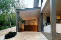 One-Bedroom Apartment with Terrace