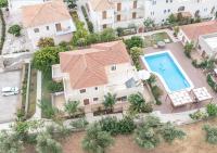Erietta Studios & Apartments by Kika Residences - Chambres d'hôtes Stoúpa