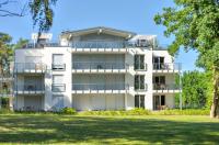 Apartment C10 mit Südbalkon & Nutzung der Wellness- & Aktivbereiche im "Pine Hill Resort" - Chambres d'hôtes Zirchow