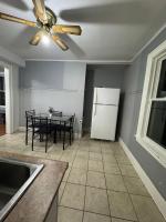 2 Bedroom Cozy Accommodation - B&B Windsor