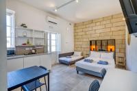 Private suite in a traditional Guest House with shared roof terrace and jacuzzi GOBLU - Bed and Breakfast Għajn Dwieli