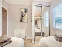 Sandbanks 2 bed Lodge with hot tub - L1 - Chambres d’hôtes Brynteg