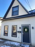 Charming 3Bed 2&half Bath with Deck & Free Strt Parking - Ferienwohnung Pittsburgh