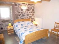 Gîte charmant pour 8 pers à Rauret avec cheminée, terrasse et accès "Tourisme et Handicap" - FR-1-582-186 - Chambres d'hôtes Rauret