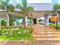 Apartamento em condomínio HOME CLUB, cozinha completa, PISCINA e JACUZZI aquecida, SAUNA, ACADEMIA, quadra de esportes playground infantil, salão de jogos a 40m da PRAIA e 15min do Beto Carreiro - Bed and Breakfast Piçaras